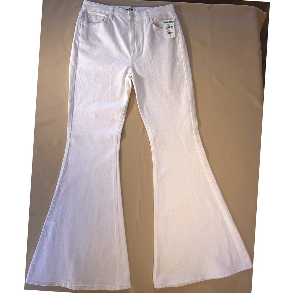 7 For All Mankind Megaflare White High Rise Flare Leg Jeans Size 30 NWT